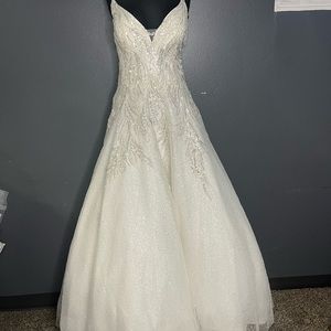 Sparkle ✨All sequence wedding gown. Ivory/silver